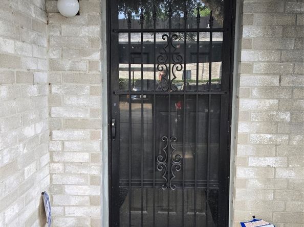 10827 S Braes Bend Dr, Houston TX 77071