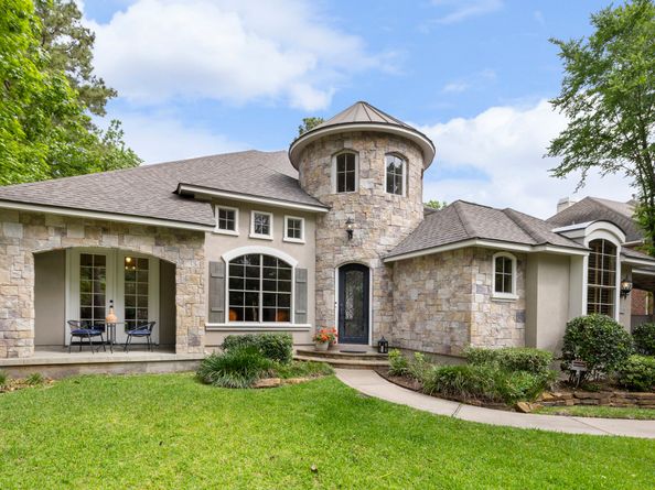 107 E Mirror Ridge Circle, The Woodlands TX 77382