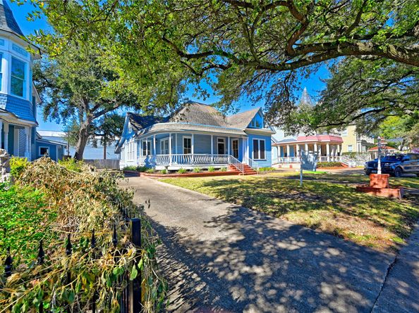 925 Heights Boulevard, Houston TX 77008