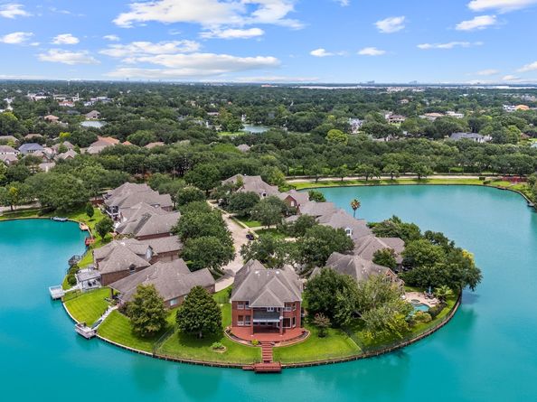 403 Brook Shore Court, Sugar Land TX 77478