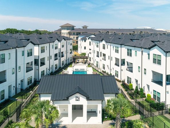 2706 Grand Fountains Drive F, Houston TX 77054