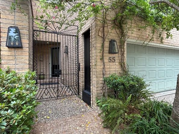 10 S Briar Hollow Lane 55, Houston TX 77027