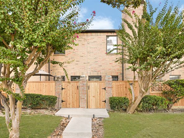 9800 Pagewood Lane 2703, Houston TX 77042