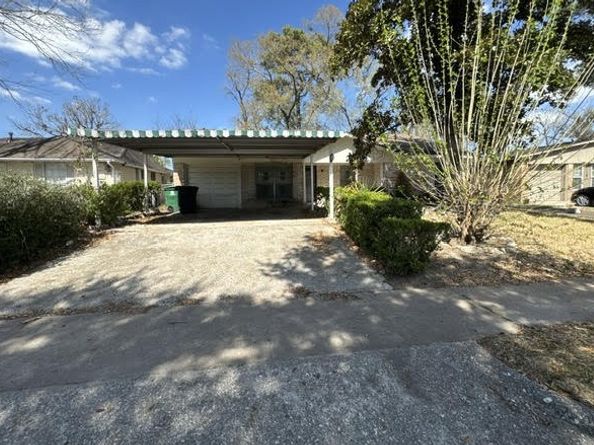 7613 Parker Road, Houston TX 77016