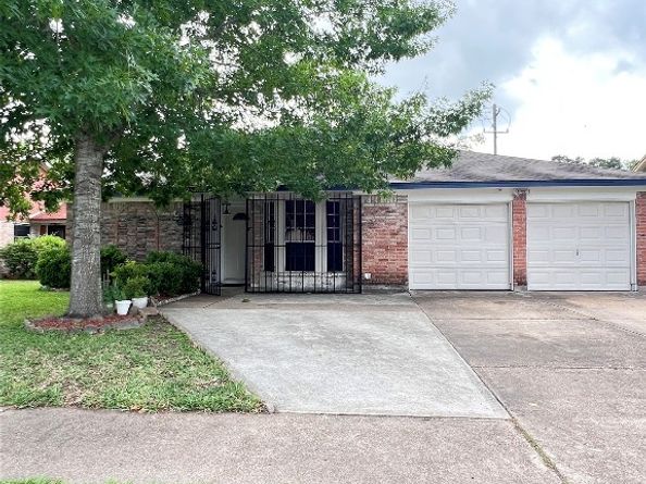 15119 Mcleod Drive, Houston TX 77060