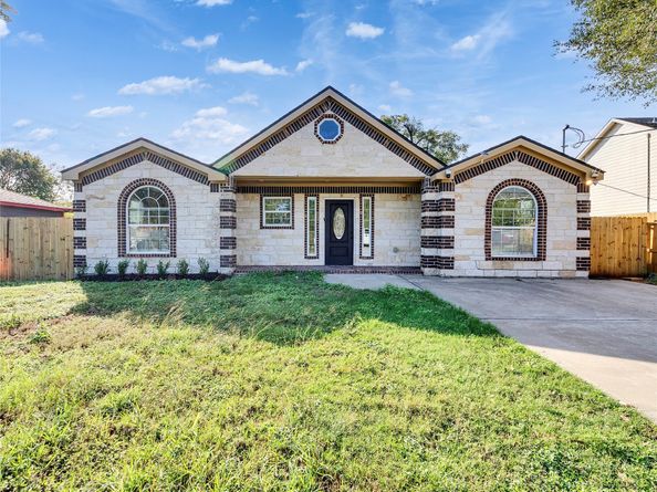 8214 Woodlyn Road, Houston TX 77028