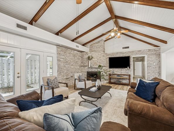 5302 Saxon Dr Drive, Houston TX 77092