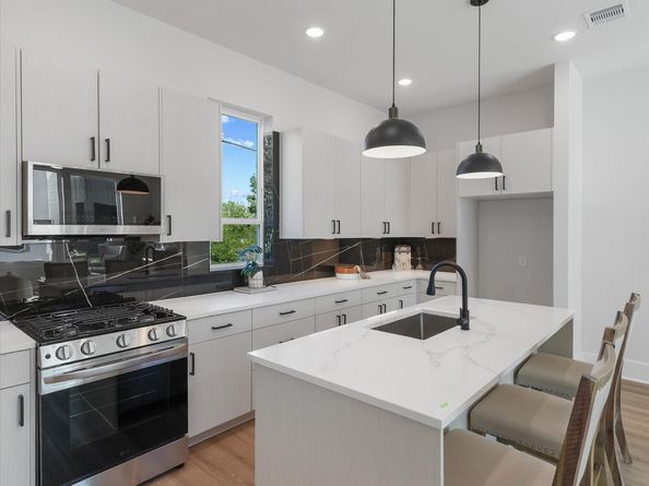 4709 Thornton Villas Lane, Houston TX 77018