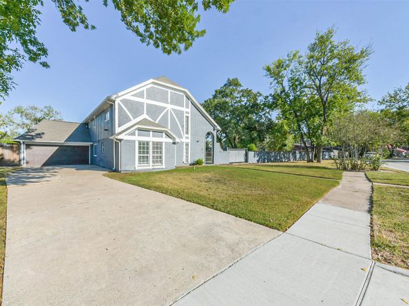 6918 Bent Branch Drive, Houston TX 77088