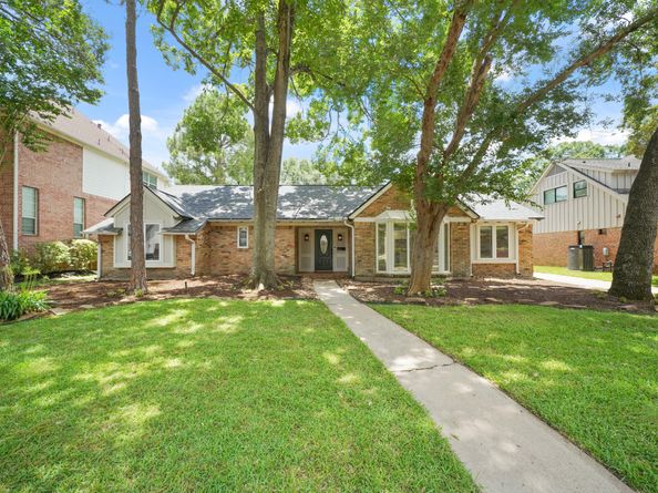 5135 Loch Lomond Drive, Houston TX 77096