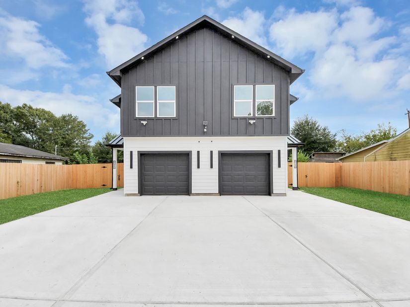 6711 Crestmont Street, Houston TX 77033