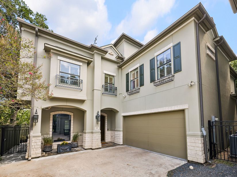 24 Hackberry Lane B, Houston TX 77027