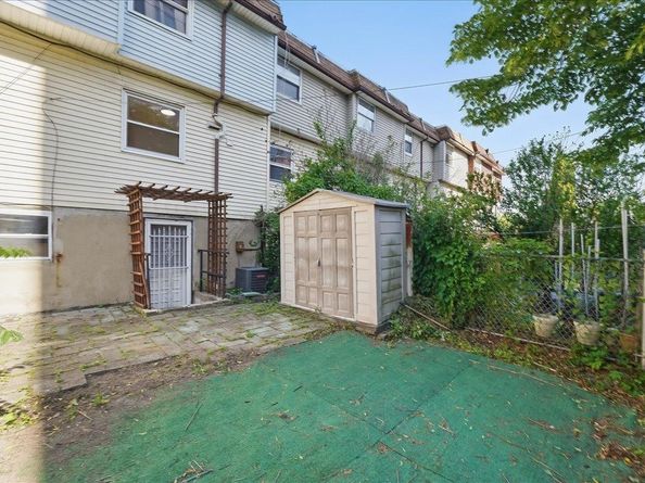 12 Saddlewood Ct, Jersey City TX 07302