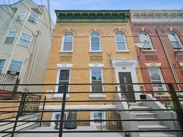 130 Wilkinson Ave, Jersey City NJ 07305