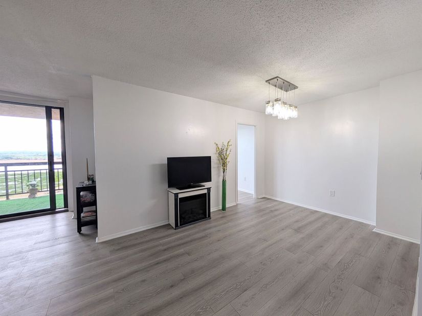 918 Harmon Cove Tower 918, Secaucus NJ 07094