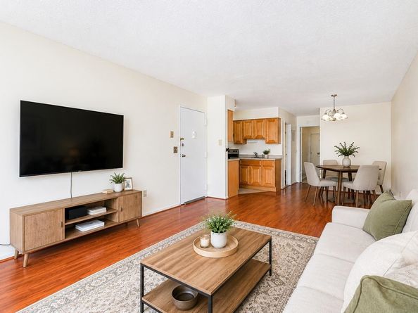 412 68th St 17, Guttenberg NJ 07093