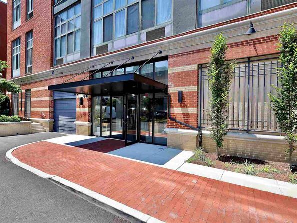 205 10th St 8Q, Jersey City NJ 07302