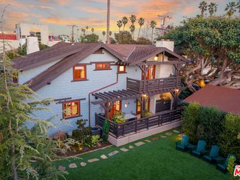 702 Navy Street