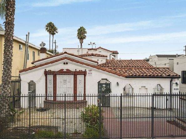 520 W 82nd Street, Los Angeles CA 90044