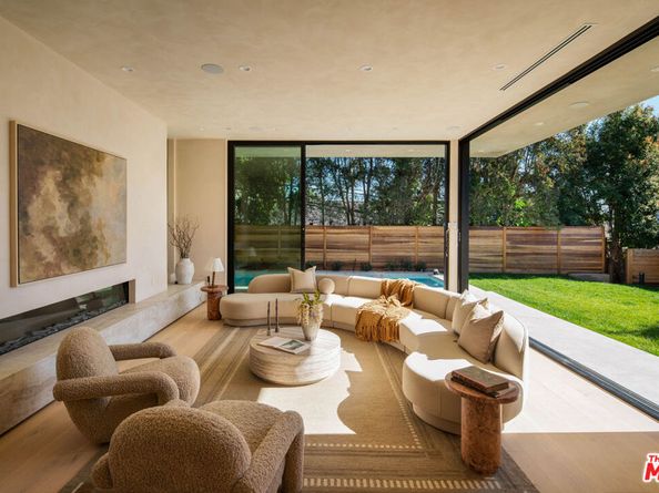 2048 Linnington Avenue, Los Angeles CA 90025