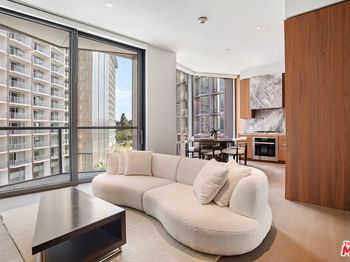 211 W Elm Court