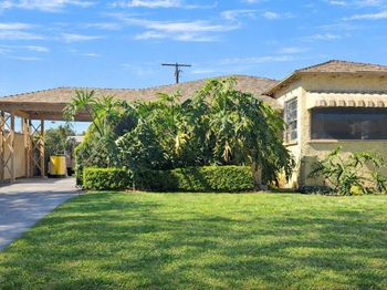 10815 S Hoover Street