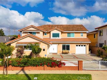8715 El Lago