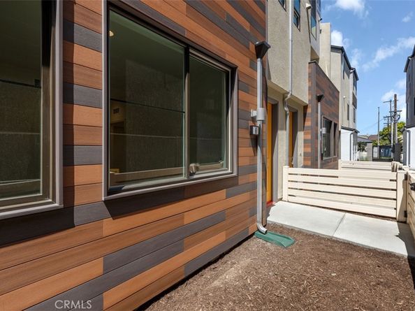 5868 Linden Ave Avenue 6, Long Beach CA 90805