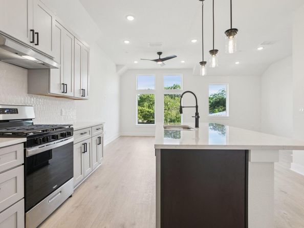 200 W 56th ST 1103, Austin TX 78751