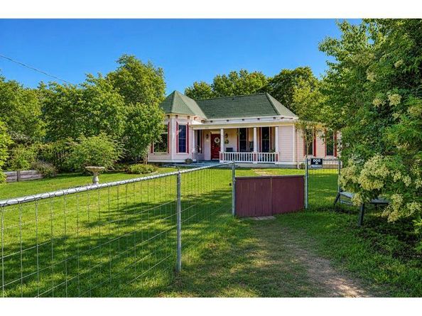905 S Walnut ST, Georgetown TX 78626