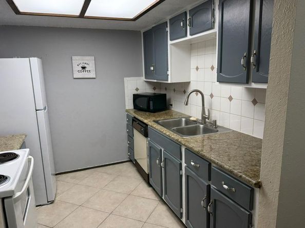 907 E Meadowmere LN, Austin TX 78758