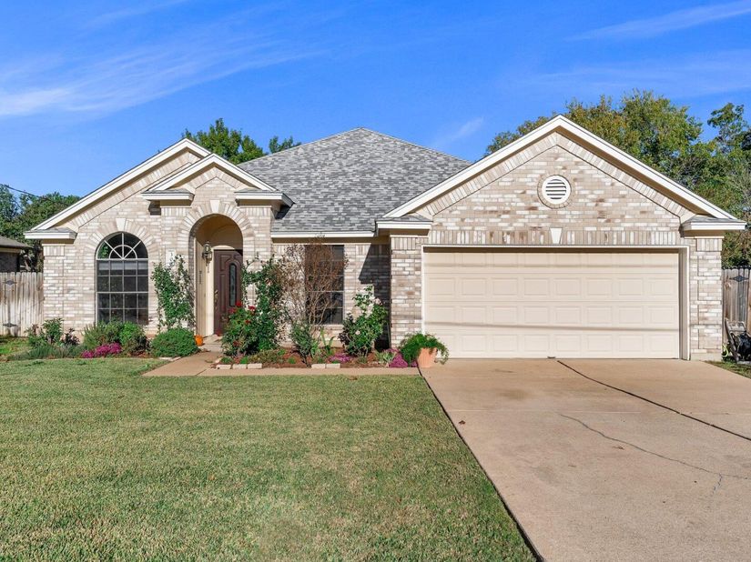 302 Debora DR, Georgetown TX 78628