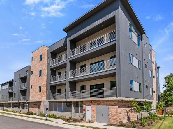 100 Mockingbird LN 205, Austin TX 78745