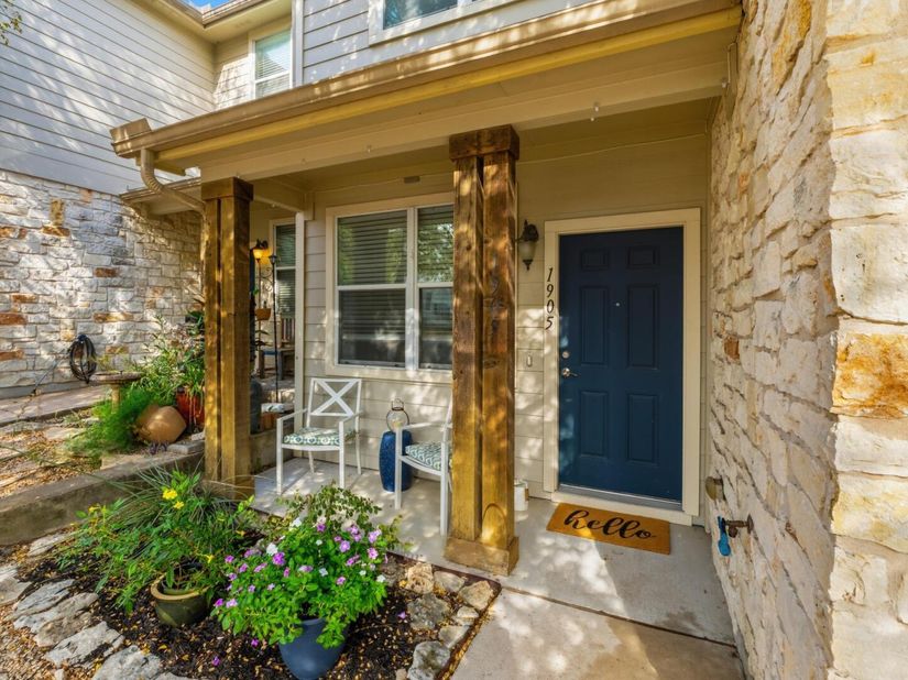 512 Eberhart LN 1905, Austin TX 78745