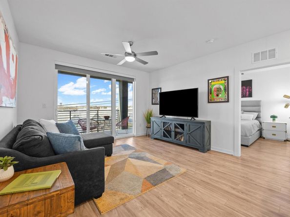 4801 Springdale RD 1401, Austin TX 78723