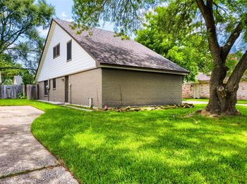 5819 Culross Close