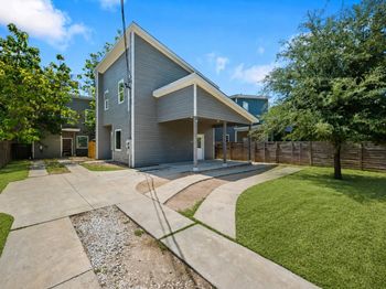 1003 Valdez ST