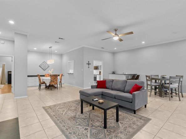 11003 Pinehurst DR 6, Austin TX 78747