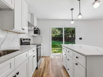 4504 Lyra CIR