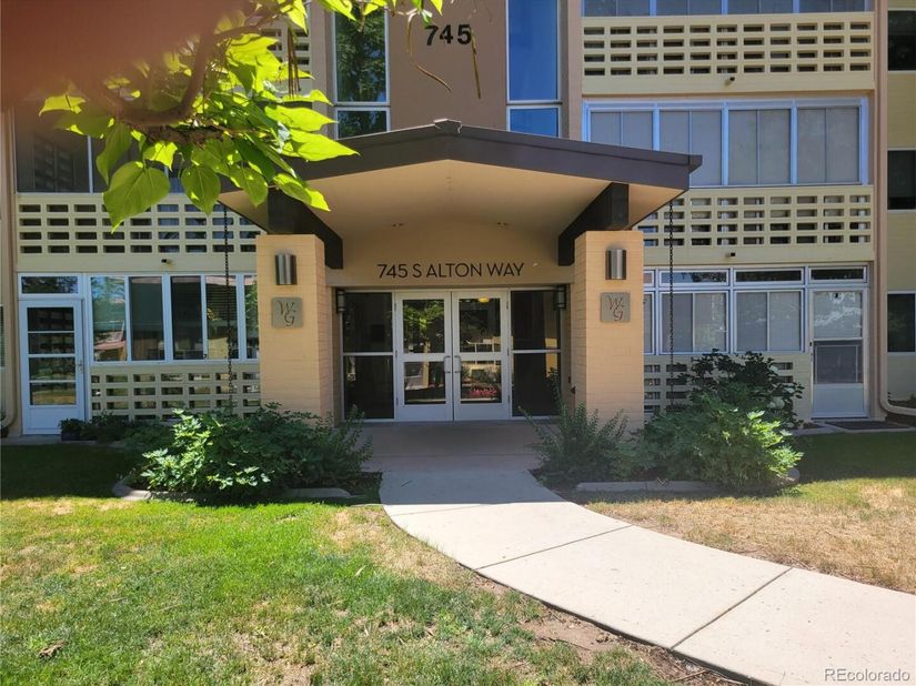 745 S Alton Way 8A, Denver CO 80247