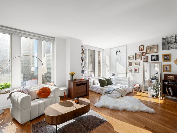 15 William Street 18D, New York NY 10004