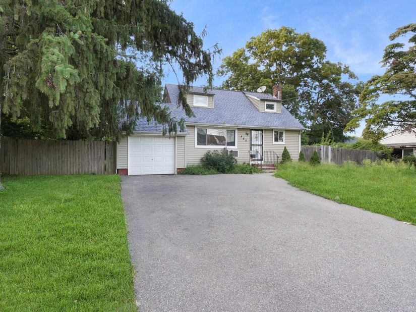 465 Clift Street, Central Islip NY 11722