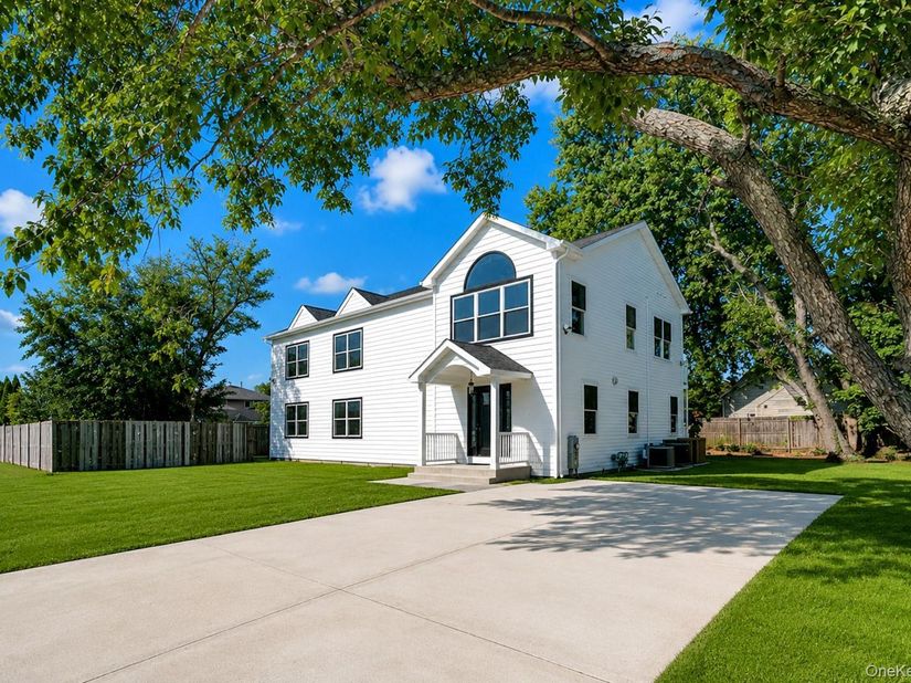 171 FERRARIS Street, Copiague NY 11726