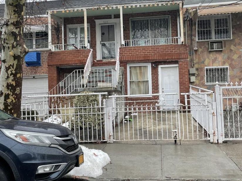 925 E 227th Street, Bronx NY 10466