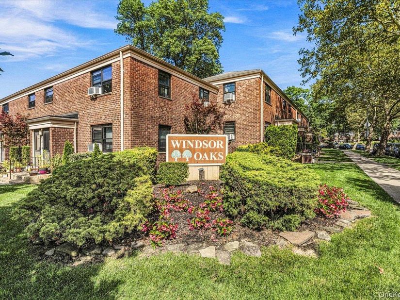 217-04 75th Avenue 271A2, Oakland Gardens NY 11364