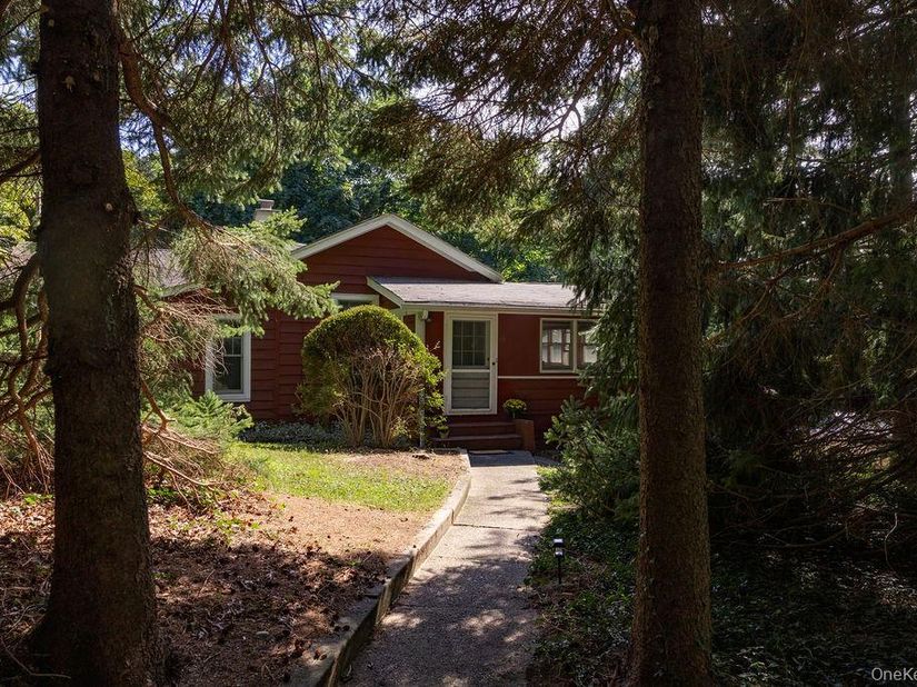 16 Garden Drive, Stony Brook NY 11790