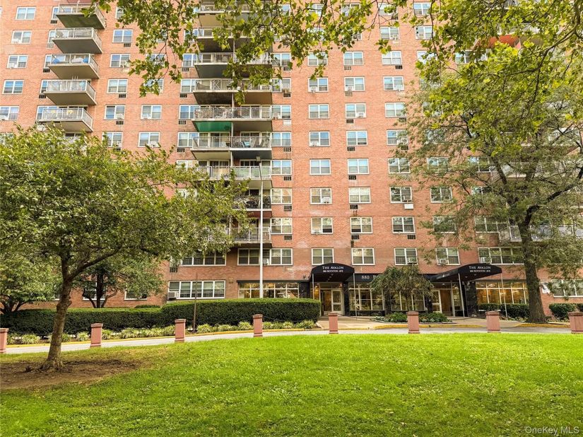 880 Boynton Avenue 9L, Bronx NY 10473