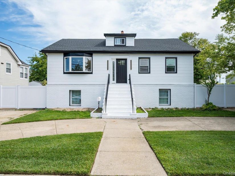 605 S Ocean Avenue, Freeport NY 11520