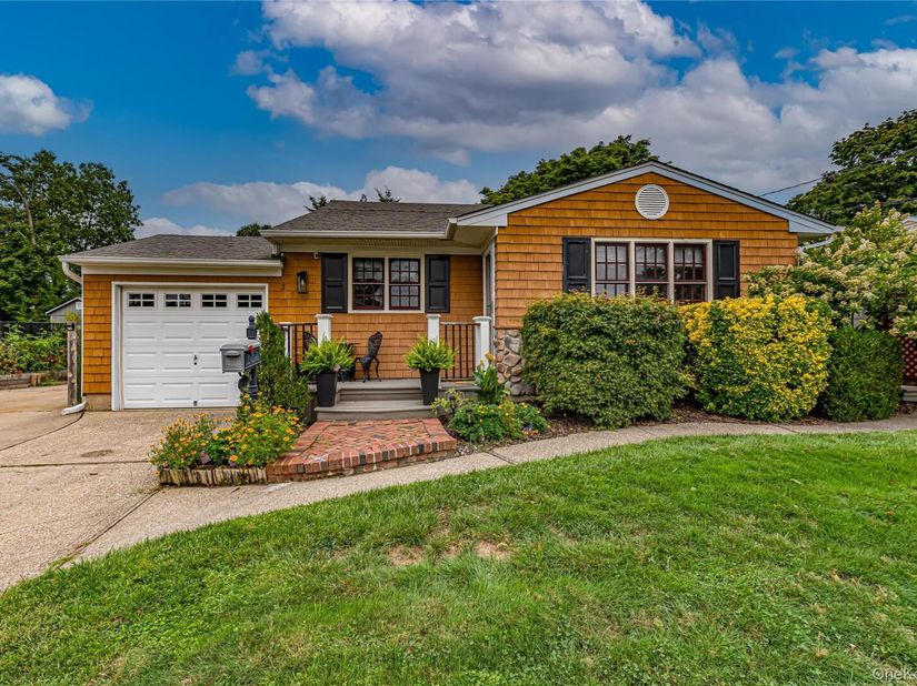 3 Peary Lane, Kings Park NY 11754