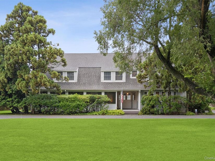 21 Seafield Lane, Westhampton Beach NY 11978